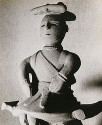 作品画像:(埴輪女子像 群馬県邑楽郡大川村にて発掘)