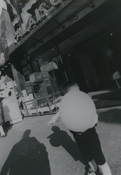 作品画像:(銀座と風船)