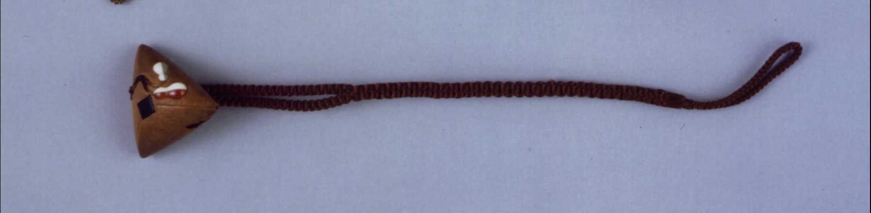 Netsuke Toggle in Form of Tile-shaped Snack (Kawara Sembei)