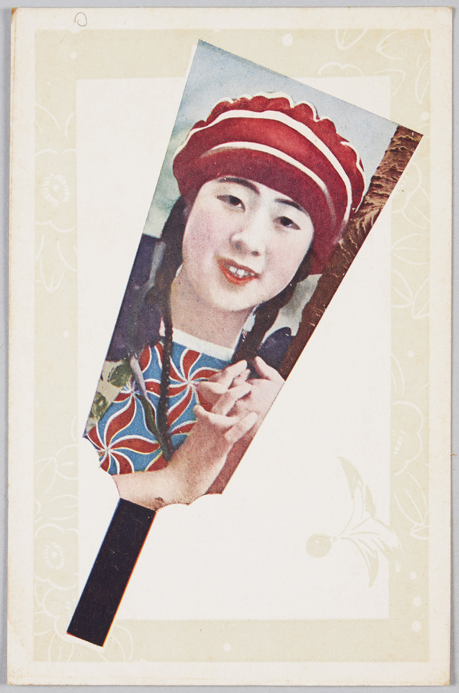 作品画像：［羽子板型　洋装の女性］