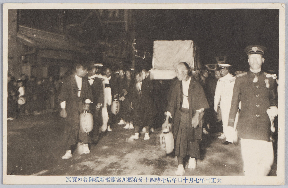 作品画像:大正二年七月十日午后七時四十分有栖川宮霊柩新橋御着の実写