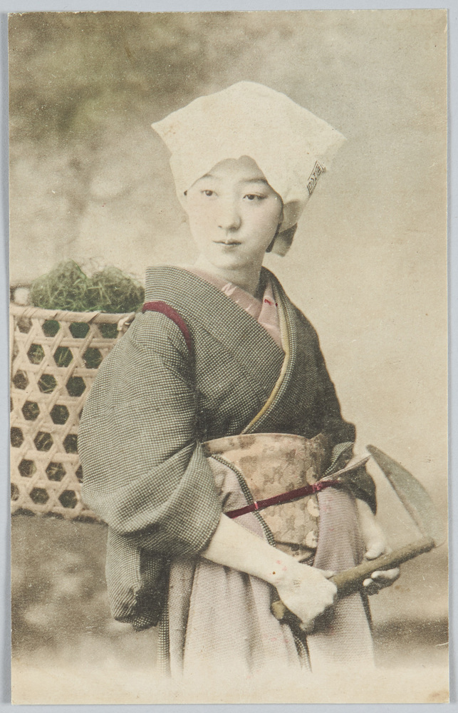 作品画像:鎌を持つ和装女性