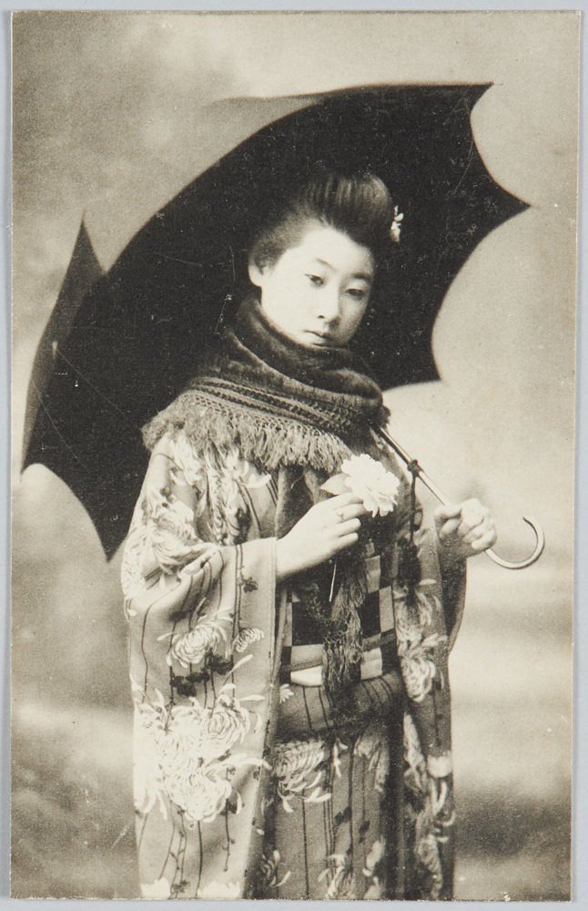 作品画像:洋傘をさす和装女性