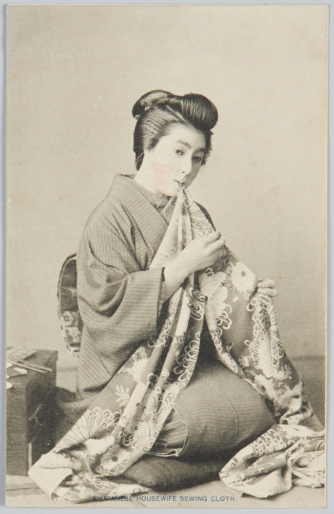 作品画像:A JAPANESE HOUSEWIFE SEWING CLOTH.