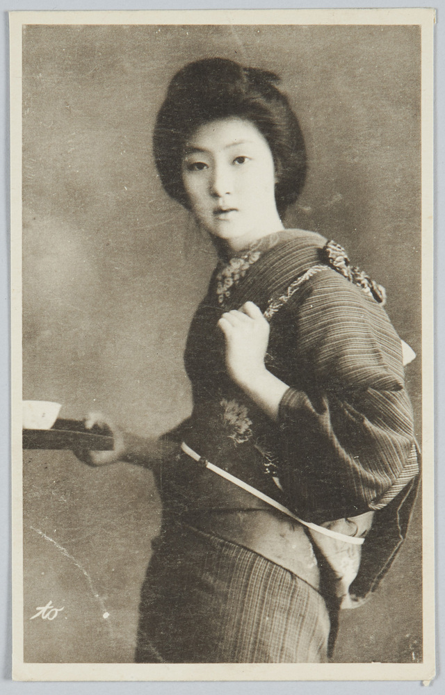 作品画像:襷をかけた和装女性