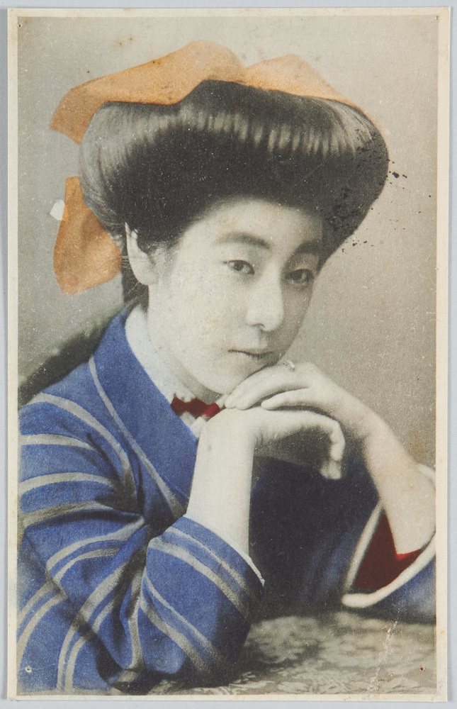 作品画像:頬杖をつく女性