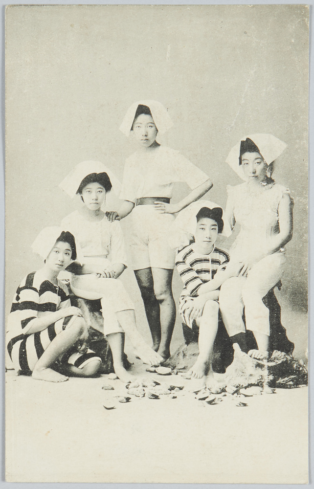 作品画像:5人の水着の女性