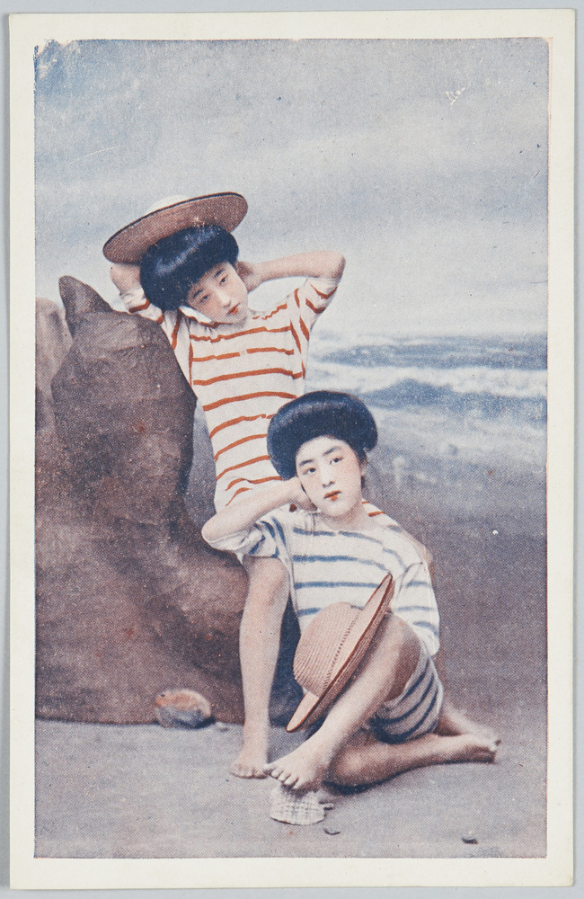 作品画像:2人の水着の女性