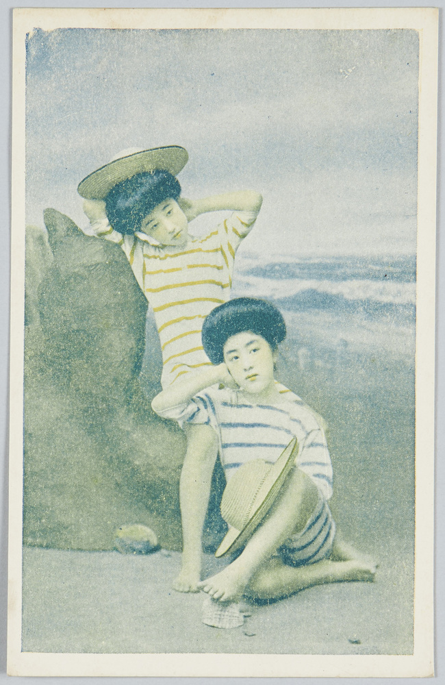 作品画像:2人の水着の女性
