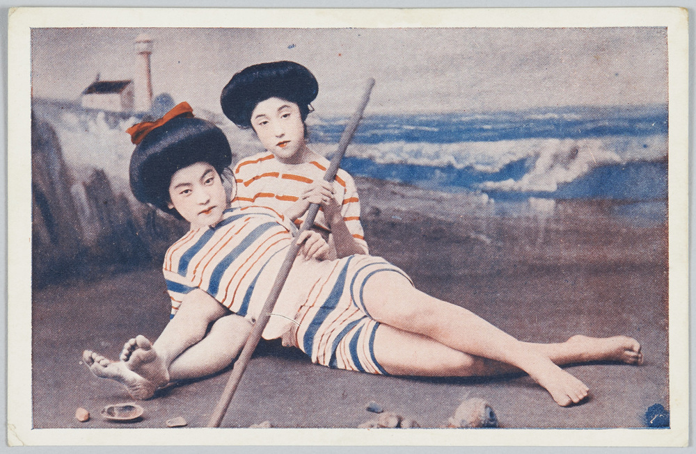 作品画像:2人の水着の女性