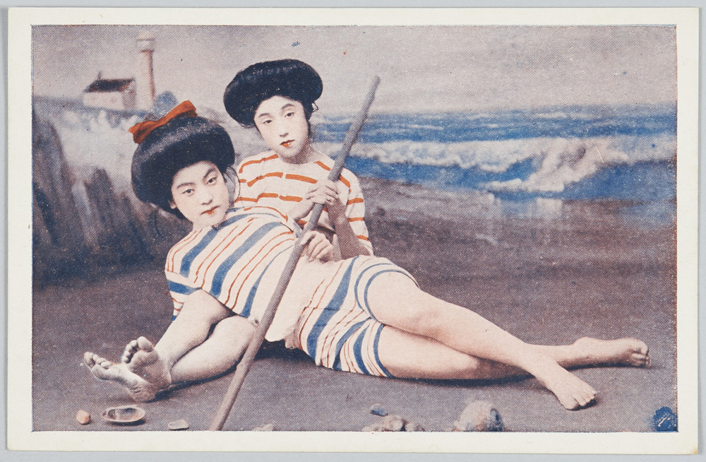 作品画像:2人の水着の女性