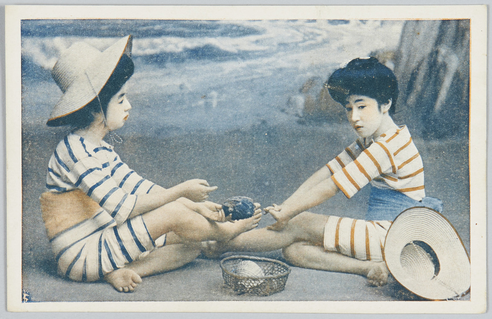 作品画像:2人の水着の女性