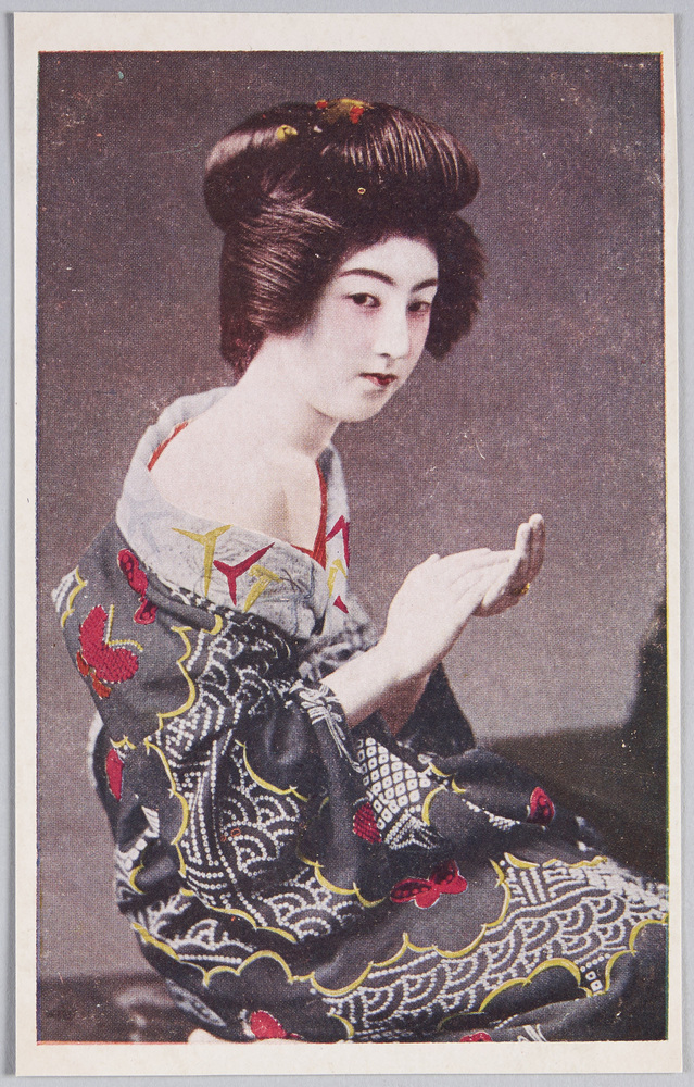 作品画像:化粧をする和装女性
