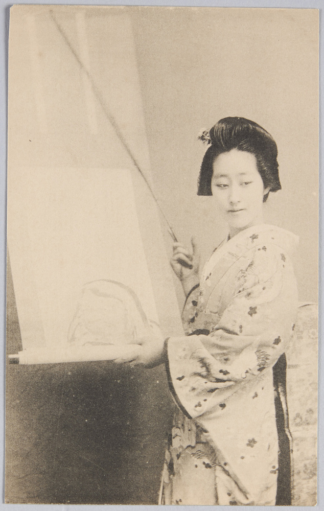 作品画像:掛軸を掛ける和装女性
