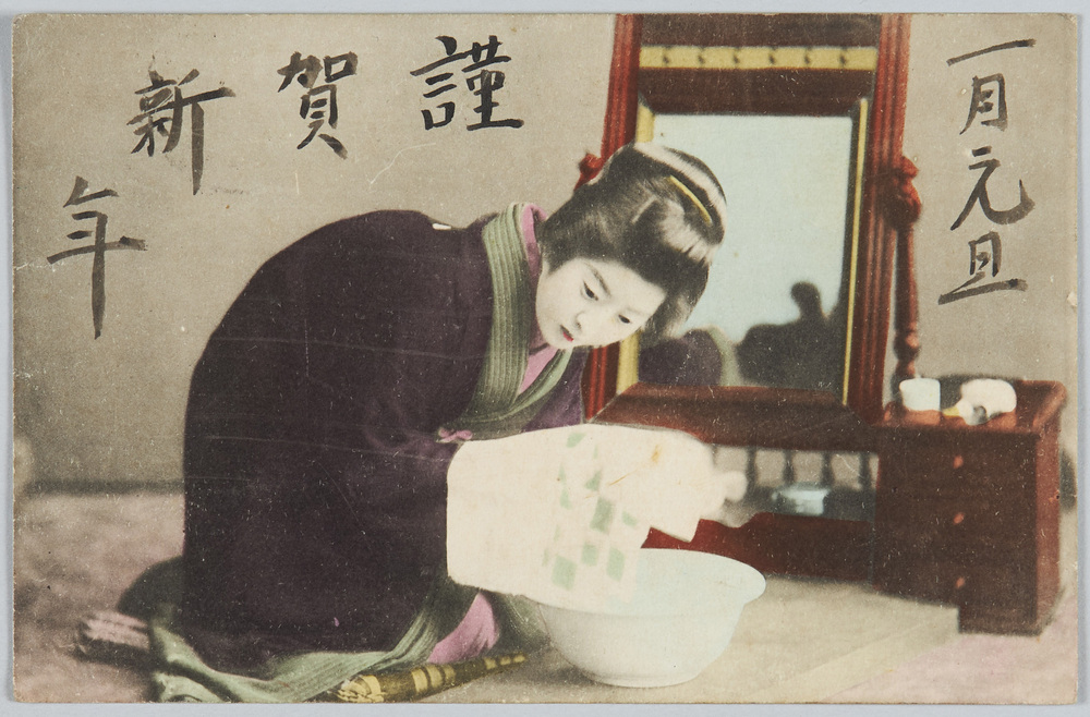 作品画像:鏡台の前の和装女性