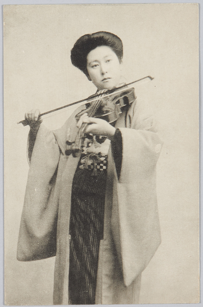 作品画像:ヴァイオリンを弾く和装女性