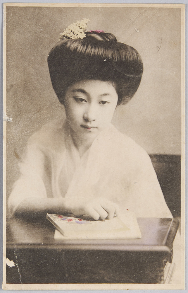 作品画像:和装女性と本