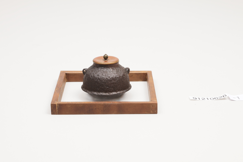 作品画像:炉縁と釜