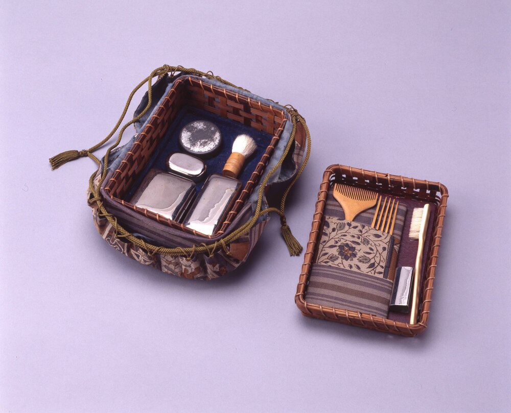 作品画像:化粧道具セット