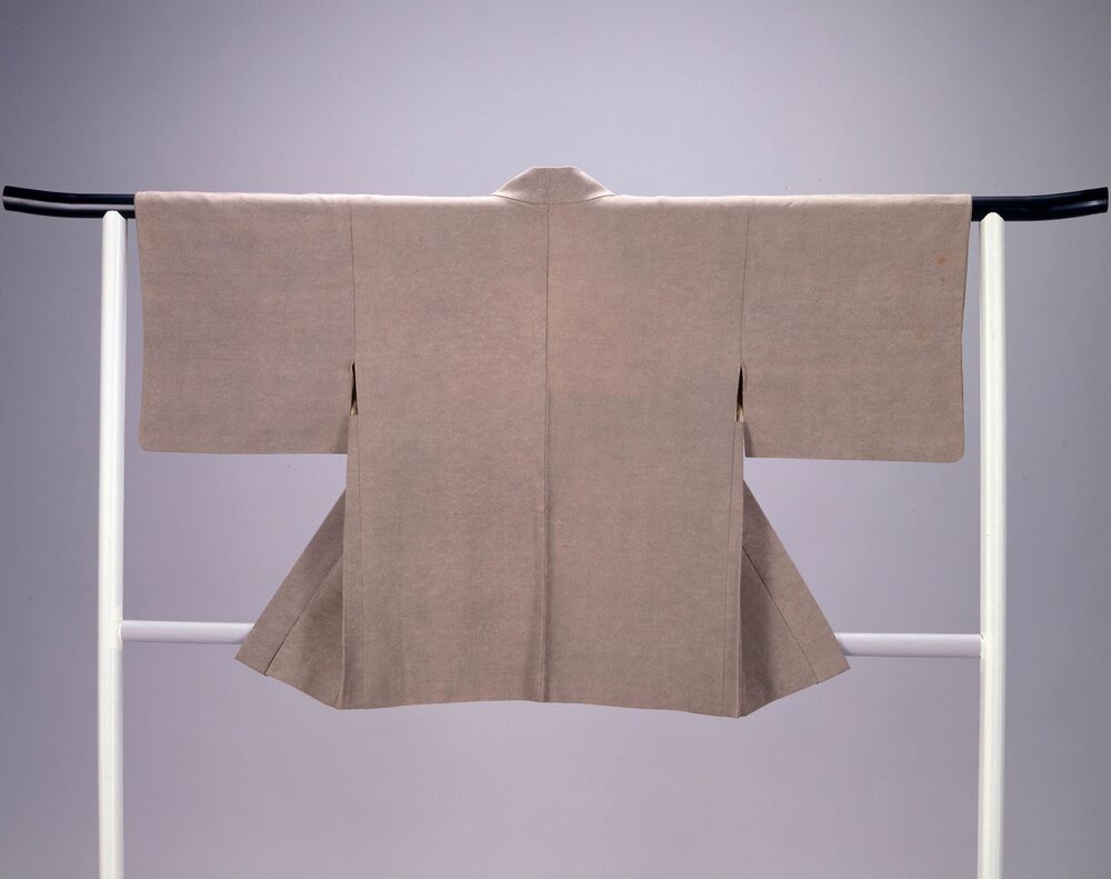 作品画像:江戸小紋地着物他一括資料 羽織 山鳩色縮緬地鮫文(裏:絹地水辺鳥模様)