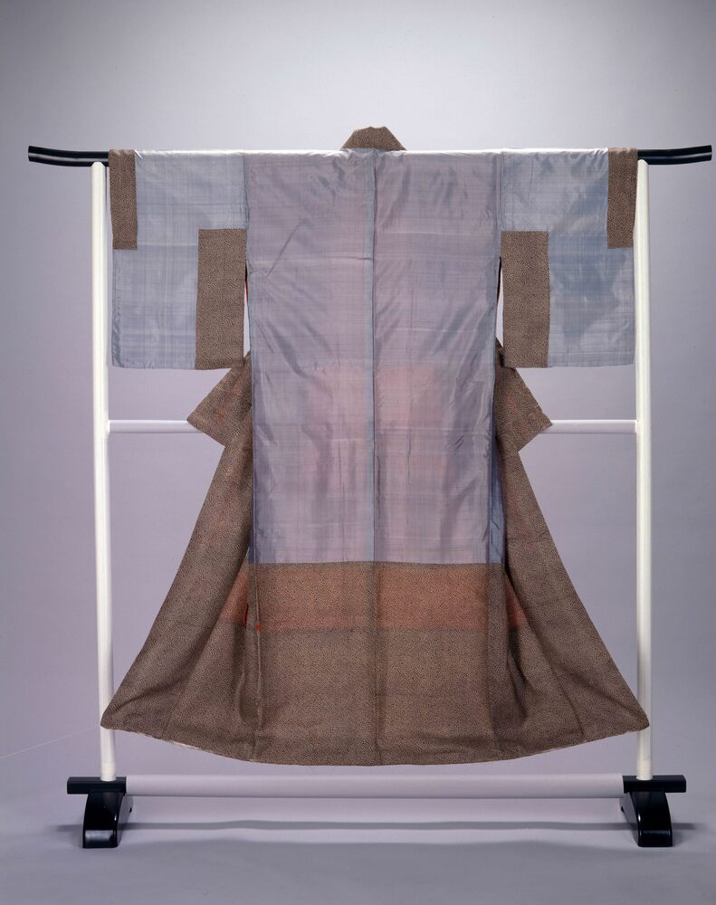 作品画像:江戸小紋地着物他一括資料 胴抜 銀鼠絹地・紫麻地狢菊文(裏:紅絹地)