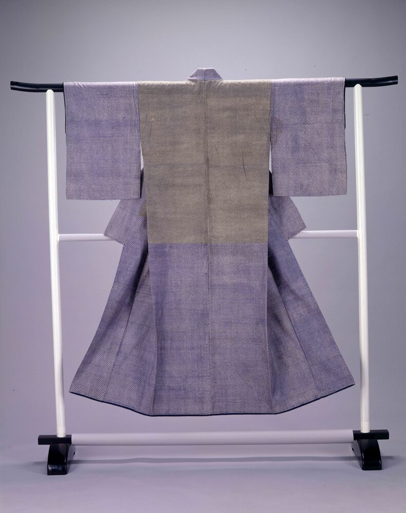 作品画像:江戸小紋地着物他一括資料 胴抜 藤絹地変わり立涌文、黒絹地橘模様