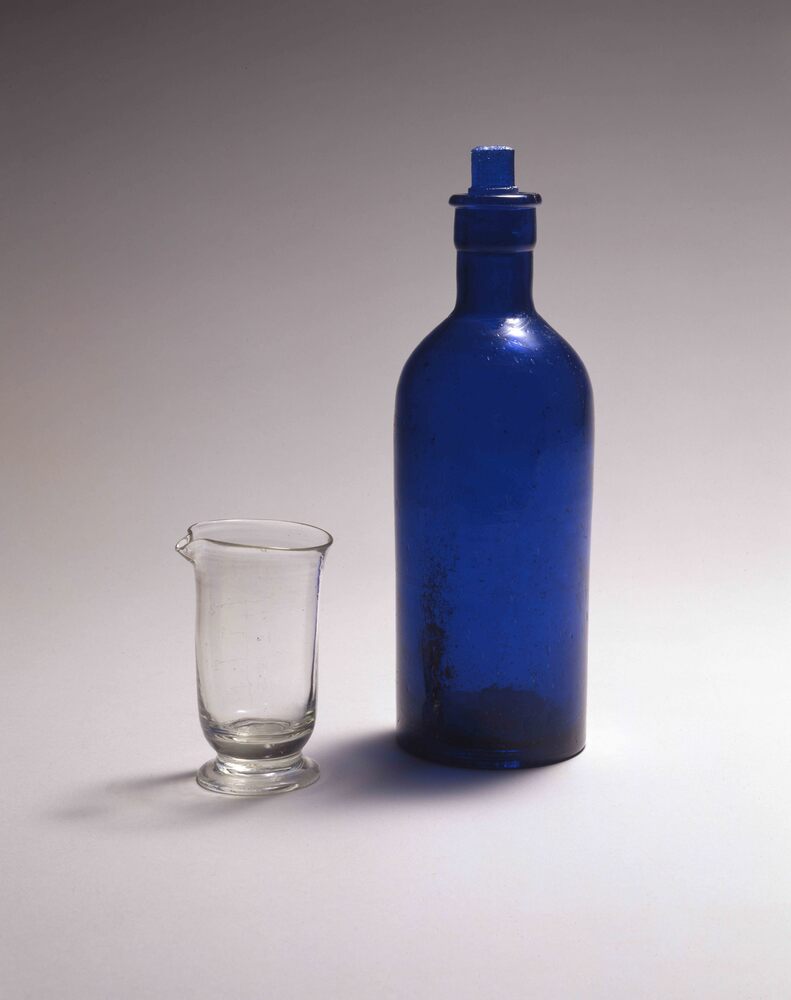 作品画像:写真現像用薬品瓶・メートグラス