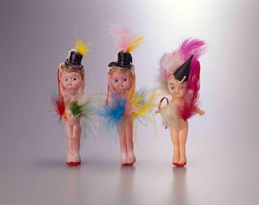 作品画像:セルロイド人形 羽毛付踊り子風(紐付)