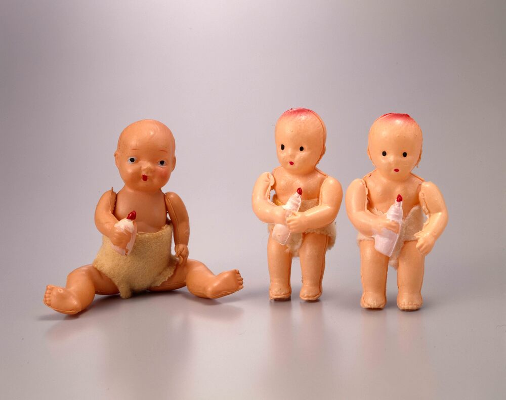作品画像:セルロイド人形 ミルク飲み用赤ん坊風