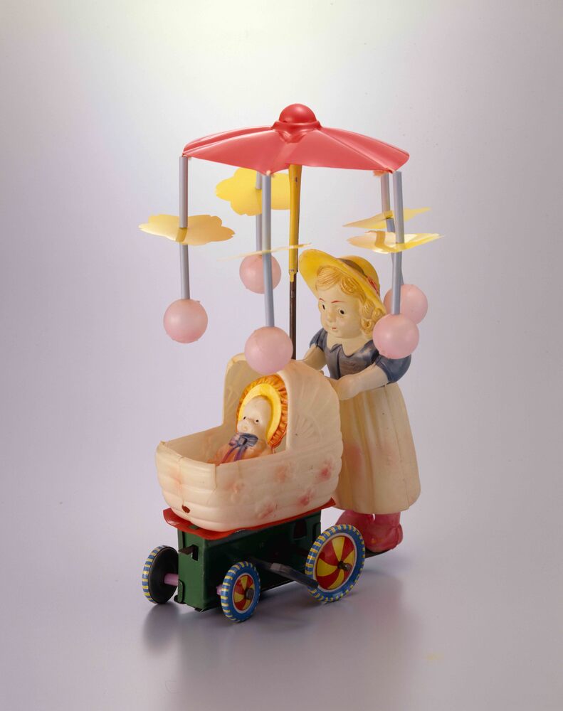 作品画像:セルロイド玩具 カサ付乳母車