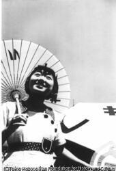 作品画像:(傘をさす女性)