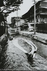 作品画像:友禅流し・京都府京都市東山