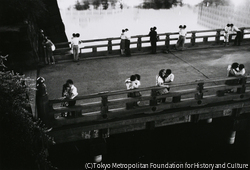 作品画像:連帯(馬場先橋)