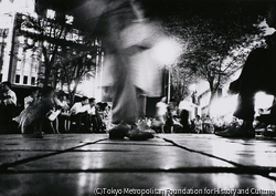 作品画像:夜の広場 東京 数寄屋橋公園