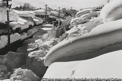 作品画像:豪雪に埋まった町