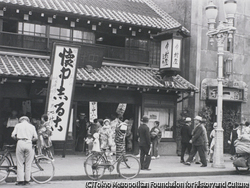 作品画像：菓子屋の店