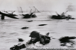作品画像:オマハ・ビーチ、コルヴィユ・シュル・メール付近、ノルマンディー海岸、1944年6月6日、Dディに上陸するアメリカ軍