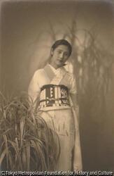 作品画像:(和服の女性像)