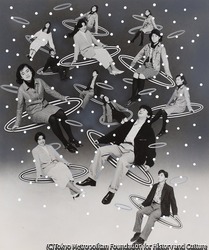 作品画像：（輪に乗り浮かぶ人々）