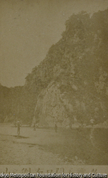 作品画像：台湾国石門口右側之山