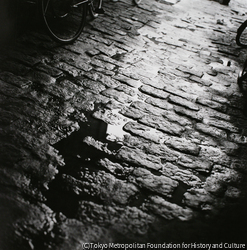 作品画像:石頭道(モストワヤ)街の舗道・哈爾浜 1991