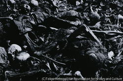 作品画像:手を縛られた死体