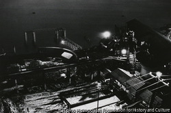作品画像:緑なき島-軍艦島:作業場と浮棧橋、夜景