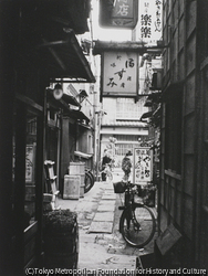 作品画像:路地の中