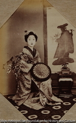 作品画像:(藤娘の装いをした女性)