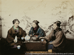 作品画像:お茶を飲む女性達