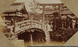 作品画像:(石橋のある神社)