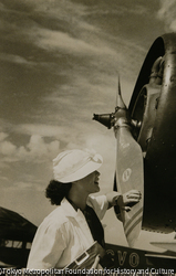 作品画像:(女性と飛行機)