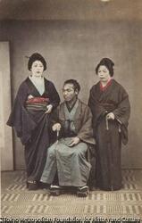 作品画像:(商家の主と内儀と女中さん)