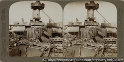 作品画像:日本の砲撃で大破し、旅順港に座礁したロシアの軍艦「ペレスヴィエト」